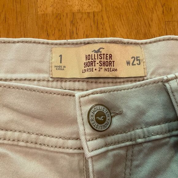 Hollister low rise light beige denim cutoff shorts size 1/W25 - Picture 3 of 5
